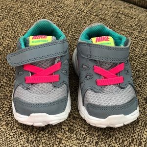 Nike revolution 2 NWOT Size 2